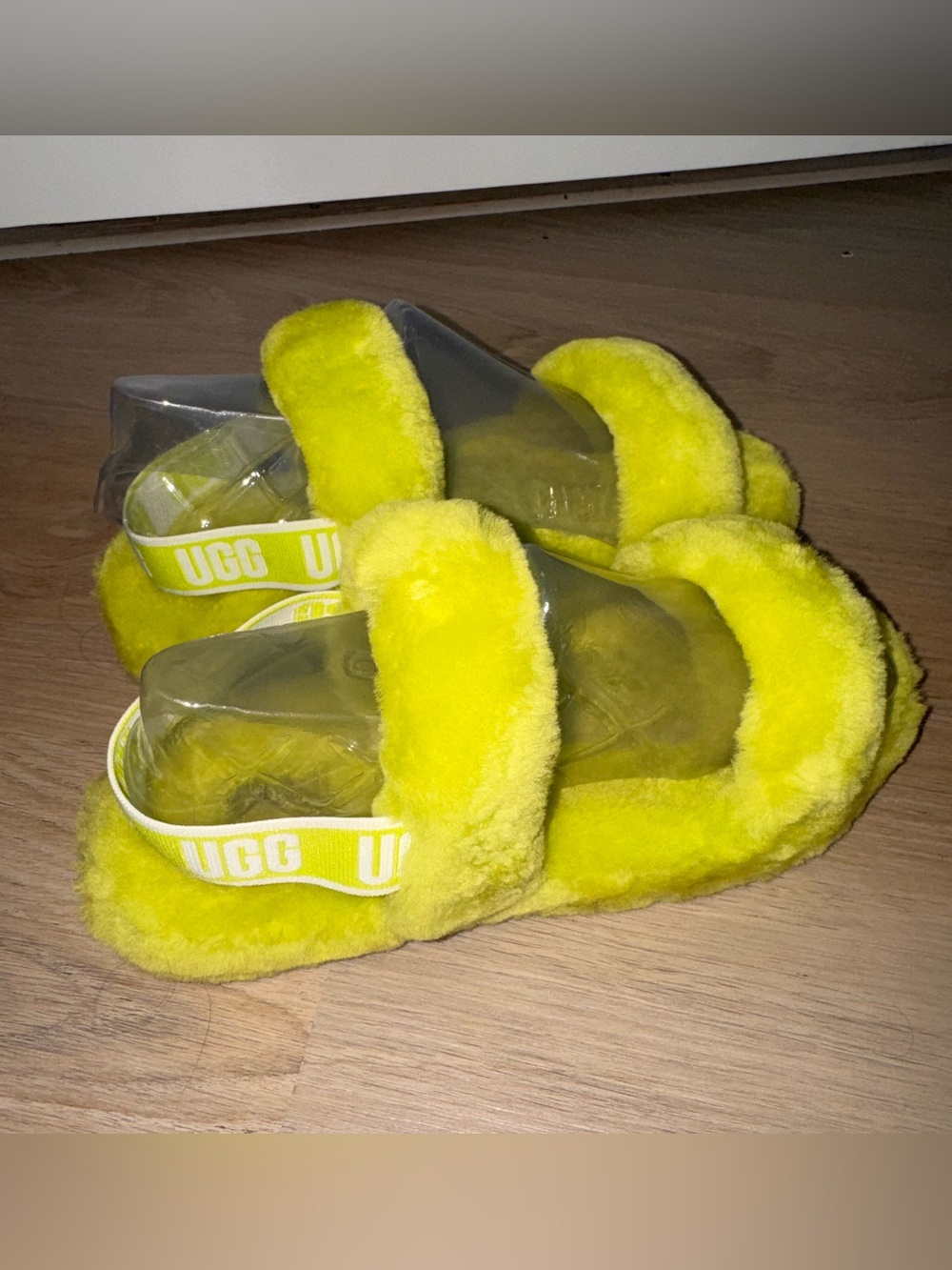 UGG Girls Green Oh Yeah Peep Toe Slippers - Girls 6/Women’s 7.5/8